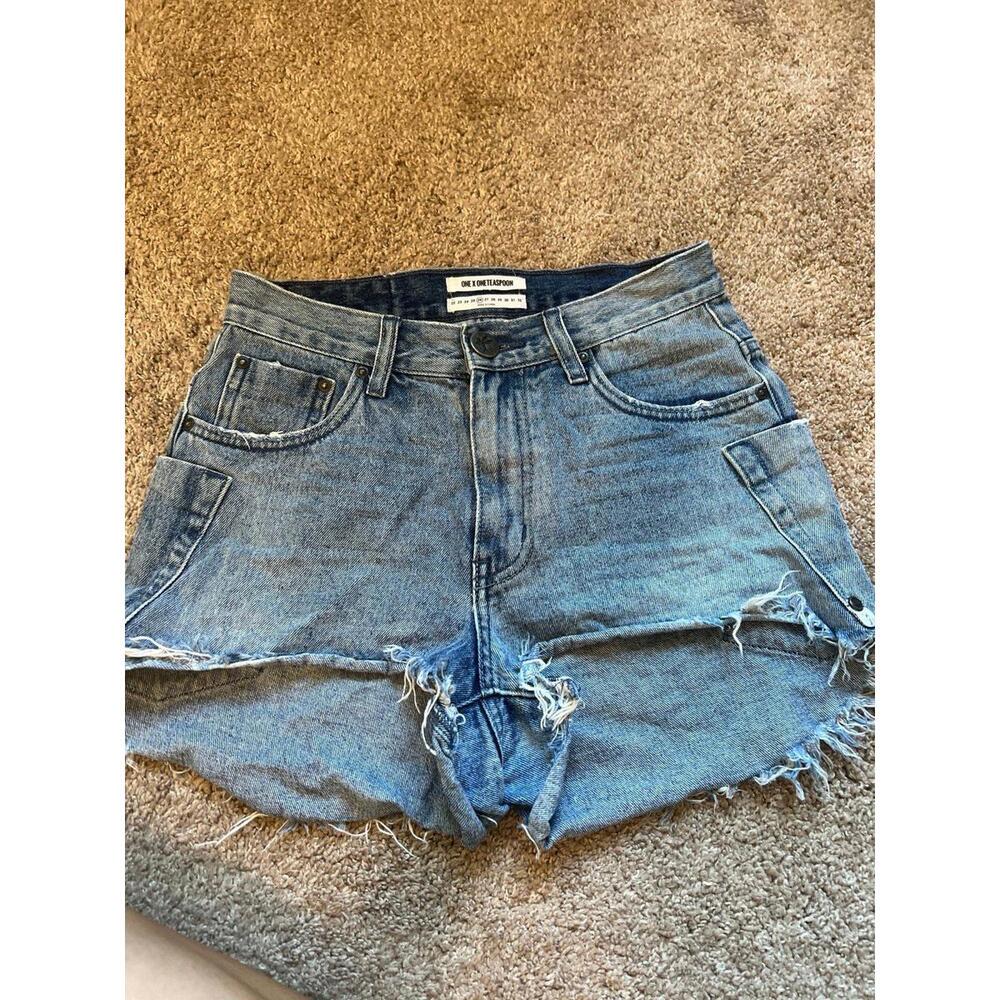 Free people one teaspoon jean shorts (size 26)